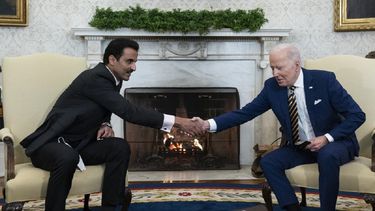 Biden recibe al emir de Catar bajo la sombra de la crisis en Ucrania