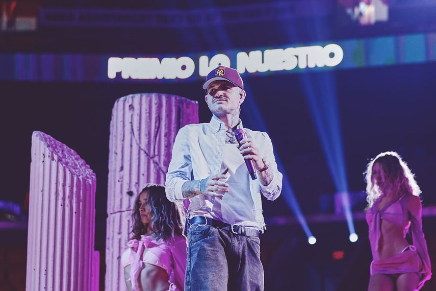 Kapo ensaya el lunes 19 de febrero de 2025 en el Kaseya Center de Miami para su presentación en Premio Lo Nuestro.