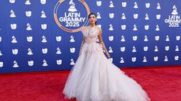Alejandra Espinoza asiste a la 26.ª edición de los Premios Latin Grammy en el MGM Grand Garden Arena el 13 de noviembre de 2025 en Las Vegas, Nevada. Alejandra Espinoza asiste a la 26.ª edición de los Premios Latin Grammy en el MGM Grand Garden Arena el 13 de noviembre de 2025 en Las Vegas, Nevada.