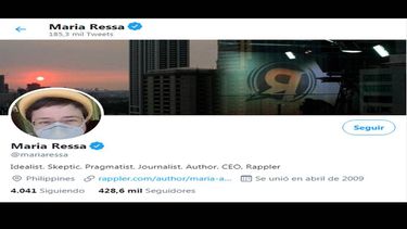 La periodista filipina Maria Ressa recibe el premio de Prensa Unesco/Guillermo Cano.