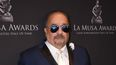 Willie Colón posa a su llegada en Miami a entrega de premios de La Musa Awards, en donde fue ingresado al Salón de la Fama de los Compositores Latinos.