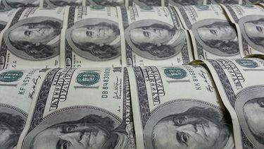 Los republicanos del Senado quieren reducir el pago de 600 a 200 d&oacute;lares hasta que los estados puedan implementar un nuevo esquema.&nbsp;