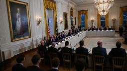 El presidente de Estados Unidos y el secretario de Estado Marco Rubio en la reunión con ejecutivos de la industria petrolera. El presidente de Estados Unidos y el secretario de Estado Marco Rubio en la reunión con ejecutivos de la industria petrolera.