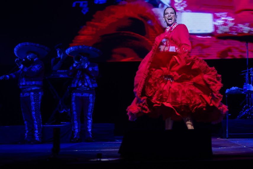 Natalia Jiménez se presenta en el James L Knight Center de Miami.