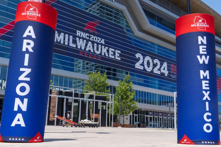 Personal realiza preparativos en los alrededores del Foro Fiserv previo a la Convención Nacional Republicana 2024, el viernes 12 de julio de 2024, en Milwaukee.&nbsp;