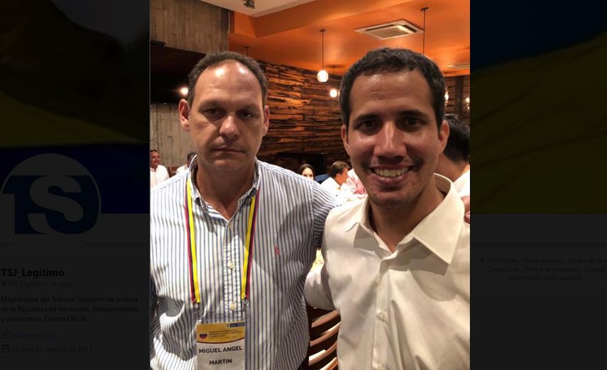 Juan Guaidó (der.), presidente encargado de Venezuela, junto a Miguel Ángel Martín, presidente del TSJ venezolano en el exilio.