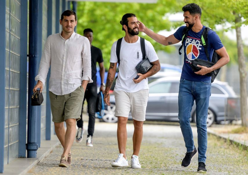 Ha sido el propio guardameta quien ha informado de su regreso al césped con sus compañeros a través de una fotografía publicada en su página de Facebook, en la que se le ve sonriente bajo el título Vuelta al trabajo. Primer día.