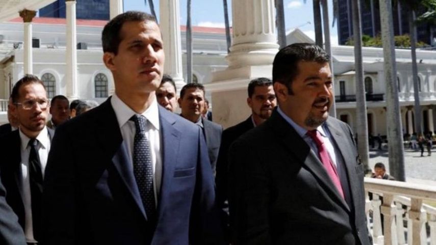 El ex jefe del despacho de la Presidencia (e) de Venezuela, Roberto Marrero, junto al presidente encargado, Juan Guaidó, en el Palacio Federal Legislativo, en Caracas. &nbsp;