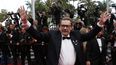 En esta foto de archivo tomada el 17 de mayo de 2014, el actor austriaco Helmut Berger posa cuando llega a la proyección de la película Saint-Laurent en la 67ª edición del Festival de Cine de Cannes en Cannes, sur de Francia, el 17 de mayo.