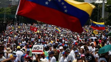 El Frente decidió poner en marcha una serie de acciones traducidas en asambleas de ciudadanos, en cabildos abiertos amparados en el artículo 70 de la Constitución venezolana para exigir que haya elecciones libres y transparentes.