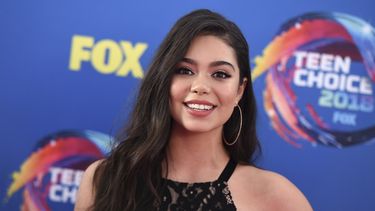 La actriz&nbsp;Aulii Cravalho llega a los Teen Choice Awards en The Forum en Inglewood, California.
