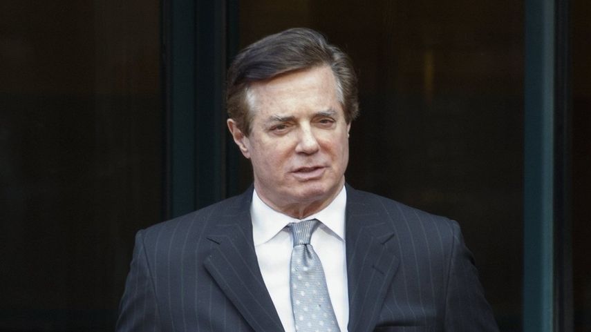 Paul Manafort, exjefe de campaña del presidente Donald Trump, es visto a la salida del tribunal de Virginia, en Alexandria, Estados Unidos, el 8 de marzo de 2018. 