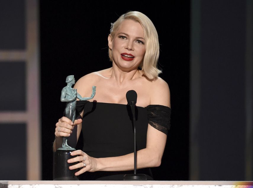 Michelle Williams recibe el Premio SAG a la mejor actriz en una serie limitada o pel&iacute;cula hecha para TV por Fosse/Verdon, el domingo 19 de enero del 2020 en Los Angeles.&nbsp;