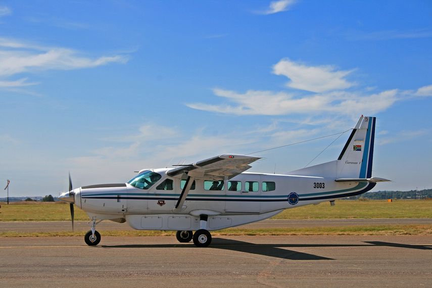 El Cessna es un avión regional/utilitario turbohélice de corto alcance fabricado en los Estados Unidos. La versión convencional cuenta con 10 plazas (9 pasajeros y un piloto).