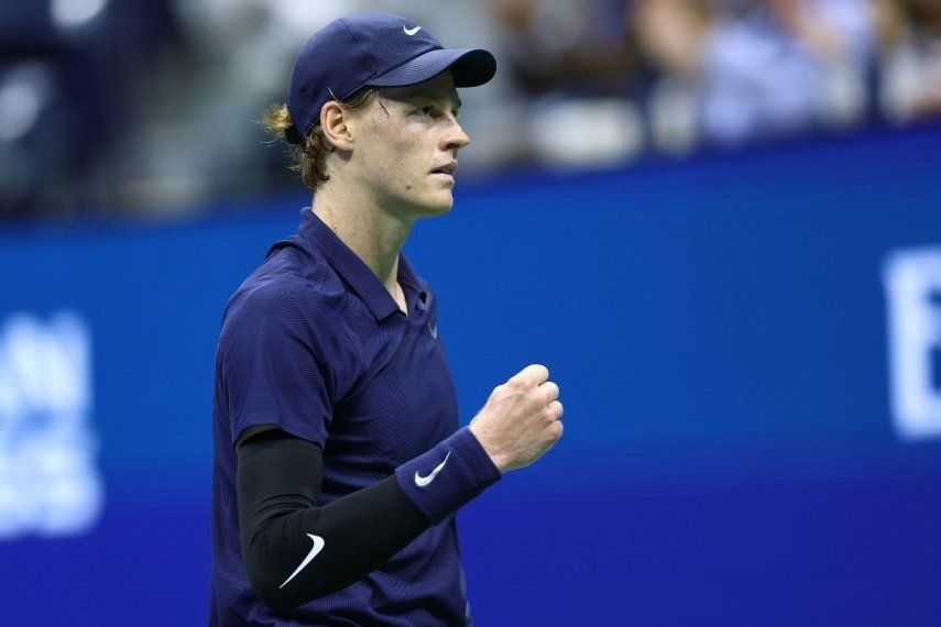 El italiano Jannik Sinner celebra durante su partido de cuartos de final del Abierto de Estados Unidos, el 3 de septiembre de 2025.