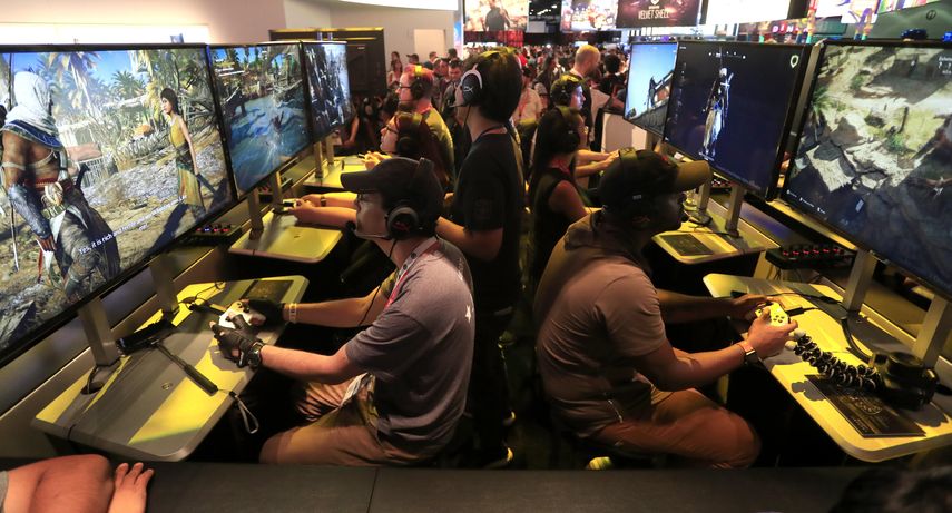 Participantes juegan el nuevo Ubisoft Assassins Creed Origins el primer día de la&nbsp;E3&nbsp;(Electronic Entertainment Expo) en Los Ángeles, California.&nbsp;
