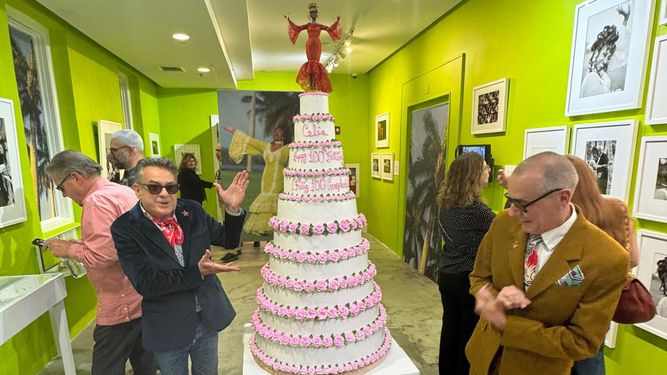 Alexis Rodríguez-Duarte y Tico Torres presentan oficialmente la exposición Happy 100th Birthday! Celia! ¡Feliz 100 Cumpleaños! en el Coral Gables Museum,