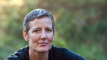 Aja Riggs en una foto de archivo. Riggs se ha sometido a fuertes tratamientos de radiación y quimioterapia para contrarrestar el cáncer de útero que padece. (Foto AP/Compassion & Choices, Desdemona Burgin, Archivo)