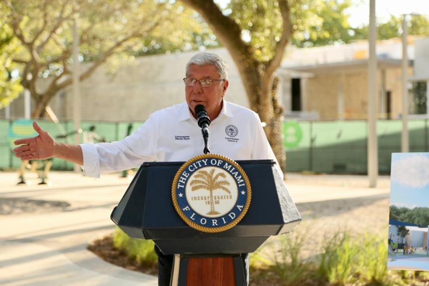 El comisionado por el distrito 4 de Miami, Manolo Reyes.