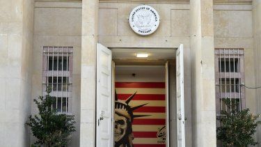 La entrada de la antigua embajada estadounidense en Irán, ahora convertida en un museo contra Estados Unidos, se ve en Teherán, Irán, el sábado 19 de agosto de 2023.&nbsp;