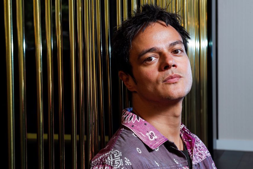 Lo compuso y grabó en su casa y en el estudio que tiene con su amigo y colaborador Troy Miller.