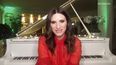 En esta imagen difundida el domingo 28 de febrero de 2021 por NBC, Laura Pausini acepta el Globo de Oro a la mejor canción original como coautora de “Io Sì”, tema central de la película “La vita davanti a sé”.