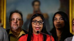 Ellos lo pidieron por escrito, iban de forma genuflexa a Washington, fueron al Pentágono a pedir la intervención militar de&nbsp;Venezuela, denunció Delcy Rodriguez