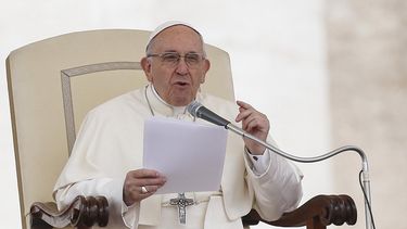 El papa Francisco expulsa del sacerdocio a dos exobispos chilenos por abusos sexuales a menores.&nbsp;