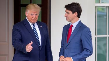 El presidente Donald Trump (izq.), recibe al primer ministro canadiense, Justin Trudeau (der.), en la Casa Blanca, en Washington, el 20 de junio de 2019.&nbsp;