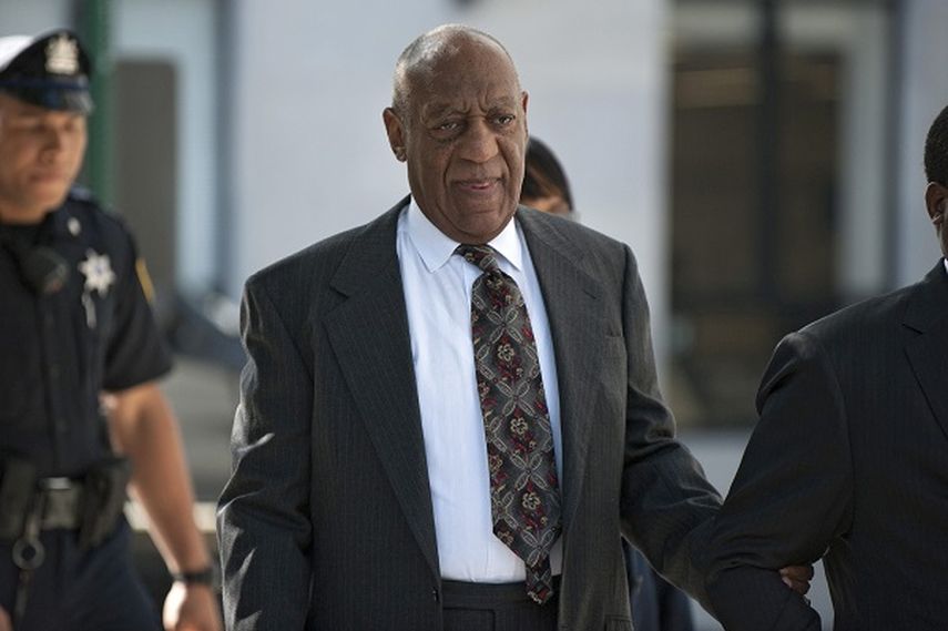 El actor estadounidense Bill Cosby llega al juzgado del Condado de Montgomery para asistir a una vista preliminar en Norristown, Pensilvania. (EFE)