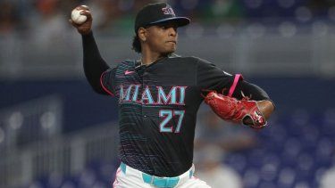 El derecho de los Marlins de Miami, Edward Cabrera, trabaja en un juego contra los Gigantes de San Francisco, el 31 de mayo de 2025.