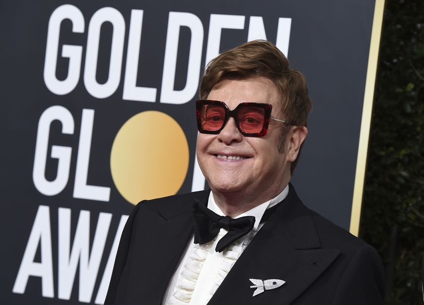Elton John a su llegada a los premios Golden Globes en el Beverly Hilton Hotel en Beverly Hills, California.