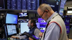 Agentes de la Bolsa de Nueva York durante una sesión de la Bolsa. Agentes de la Bolsa de Nueva York durante una sesión de la Bolsa.