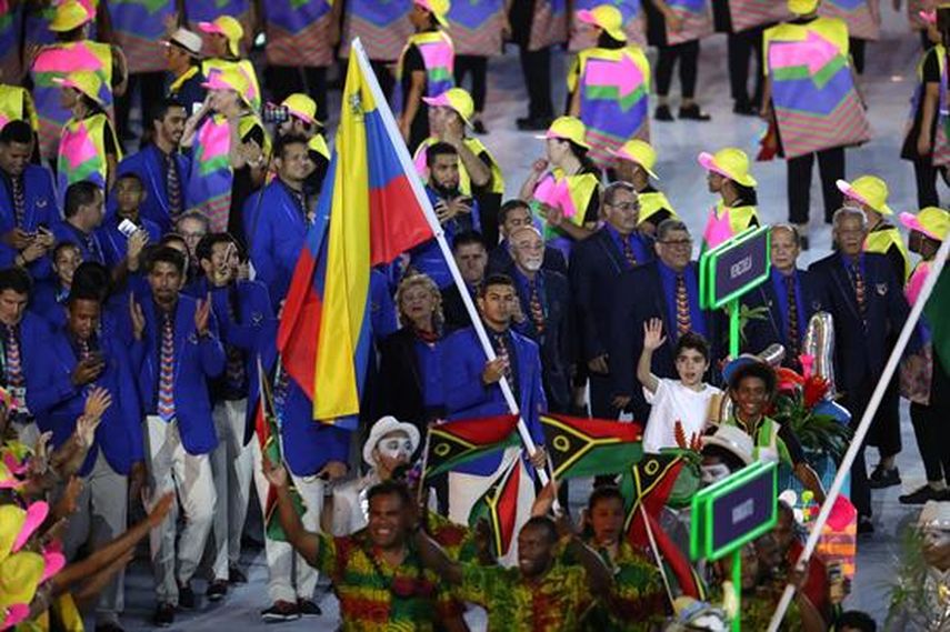El abanderado de Venezuela, Rubén Limardo, participa en la ceremonia inaugural de los Juegos Olímpicos Río 2016. (EFE) 