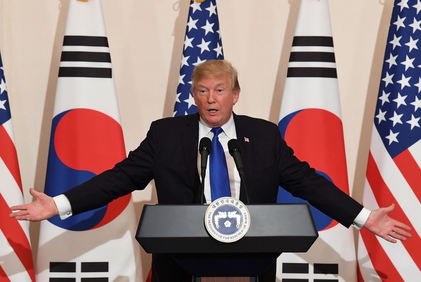 El presidente Donald&nbsp;J.&nbsp;Trump durante una rueda de prensa en Seúl (Corea del Sur).