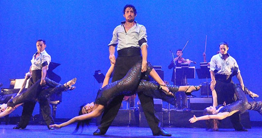 Los bailarines de Tango Lovers en escena. 