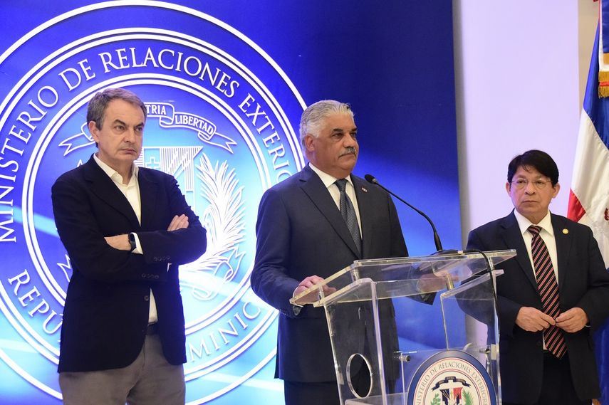 José&nbsp;Luis Rodriguez Zapatero, junto con el canciller dominicano, Miguel Vargas.