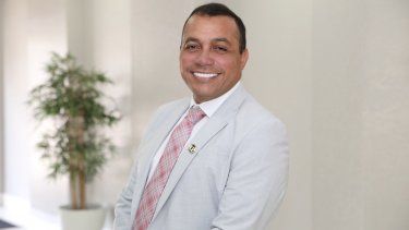 José Aguirre, abogado venezolano certificado como agente de seguros.