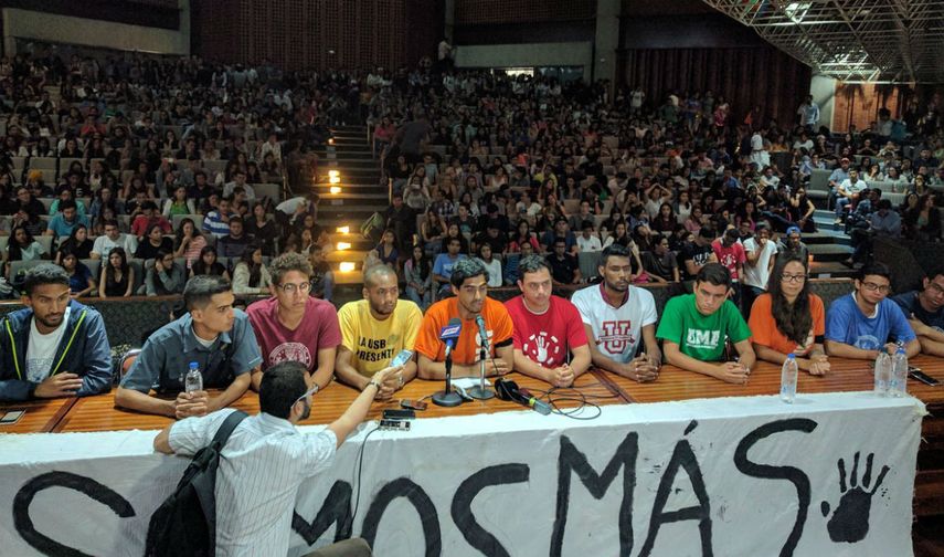 La asamblea de estudiantes se realizó en el Aula Magna de la UCAB.