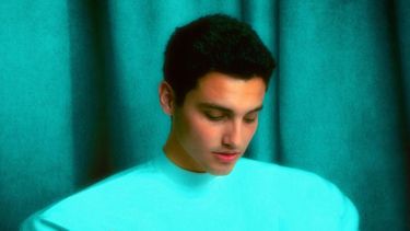 En esta imagen difundida por Sony Music México, la portada del álbum Entropía de Humbe, quien está actualmente nominado al Latin Grammy al mejor nuevo artista.