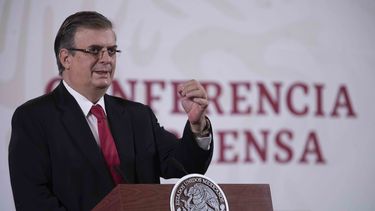 El señor general Cienfuegos viene a México como un ciudadano repatriado por la autoridad norteamericana y se va a poner a disposición de la Fiscalía General de la República en libertad, no está detenido, dijo el Canciller Marcelo Ebrard