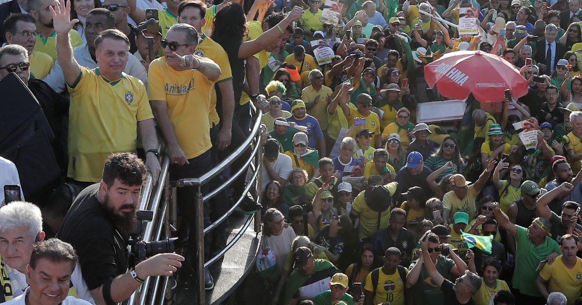 Tras salir del hospital, Bolsonaro promete “continuar la lucha” en protesta en Brasilia