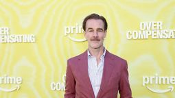 James Van Der Beek asiste a la proyección y fiesta posterior de Overcompensating en el Hollywood Palladium el 14 de mayo de 2025 en Los Ángeles, California. James Van Der Beek asiste a la proyección y fiesta posterior de Overcompensating en el Hollywood Palladium el 14 de mayo de 2025 en Los Ángeles, California.
