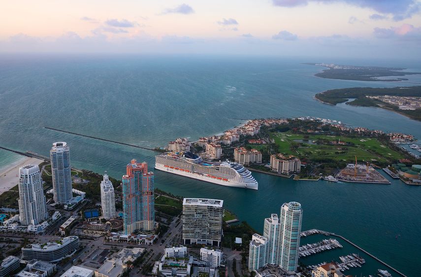 El MSC World America&nbsp; cuenta con 22 pisos con capacidad para 6.762 pasajeros y 2.138 tripulantes.