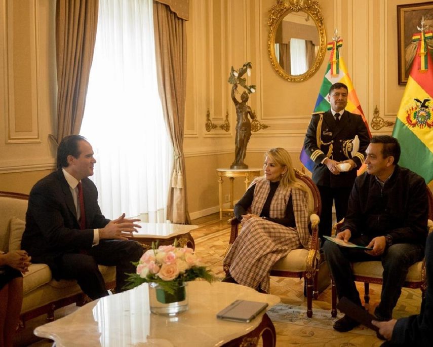 La presidente interina de&nbsp;Bolivia, Jeanine &Aacute;&ntilde;ez, y el enviado del mandatario de&nbsp;Estados Unidos, Donald Trump, Mauricio Claver-Carone