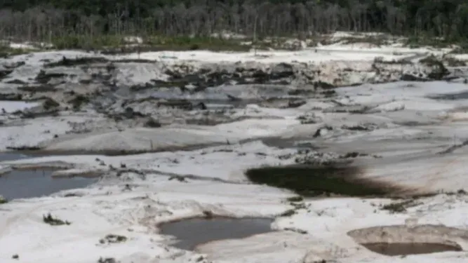 En Venezuela, la minería está bajo el control de militares y mineros ilegales que han chocado durante un desalojo de la Parque Nacional Yapacana. Foto de archivo.