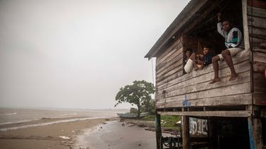 El huracán Eta se reforzó el lunes en las aguas cálidas del Caribe hasta alcanzar la categoría 4 en la escala de cinco de Saffir-Simpson