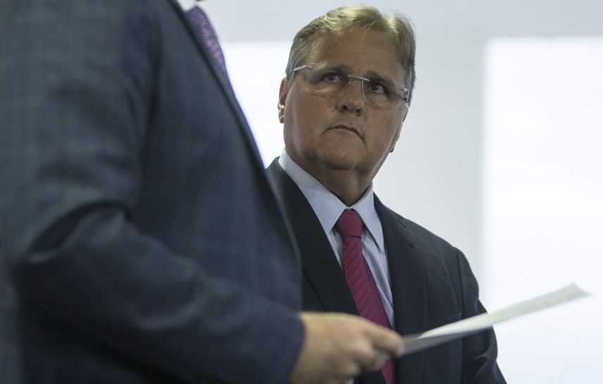 Geddel Vieira Lima presentó su renuncia irrevocable después de ser acusado de tráfico de influencias en un asunto que salpica al presidente&nbsp;Michel&nbsp;Temer, informaron fuentes oficiales
