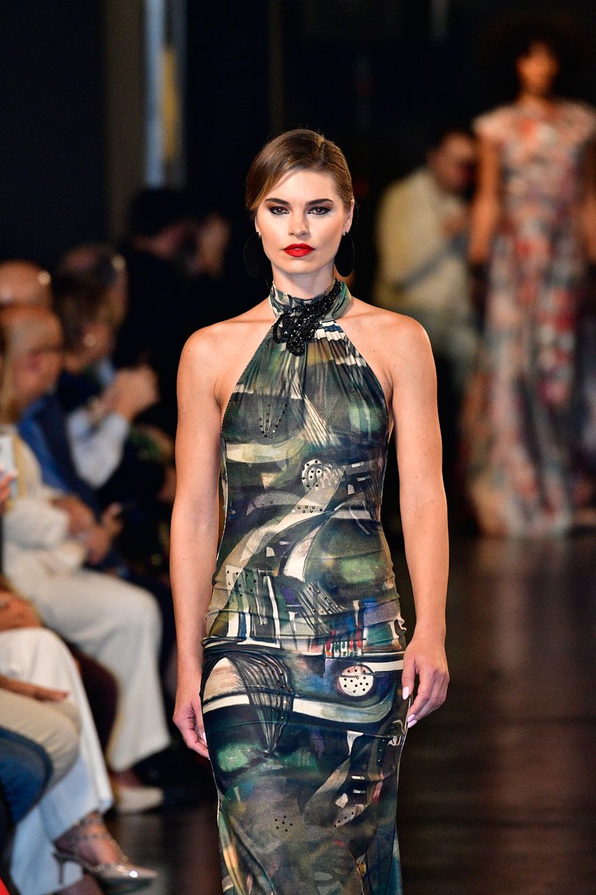 Piezas de la colección Óleo sobre lienzo, que la diseñadora Yas González mostró en Miami Fashion Week.