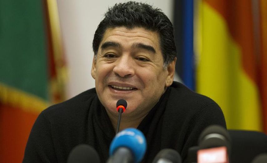 Maradona asegura que Blatter actúa como un capo de la mafia
